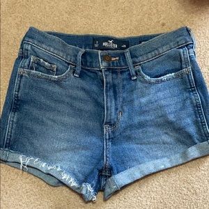 HOLLISTER HIGH-RISE JEAN SHORTS